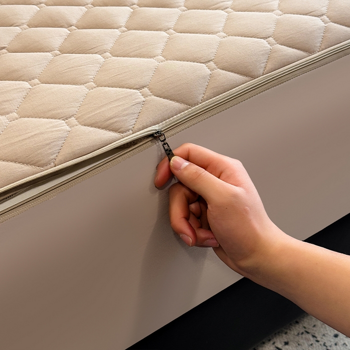 91家纺网 家纺一手货源 找家纺 叠派家纺 2025新款5A抗菌A类夹棉床笠经典款防水款系列 奶昔驼-小格子经典款