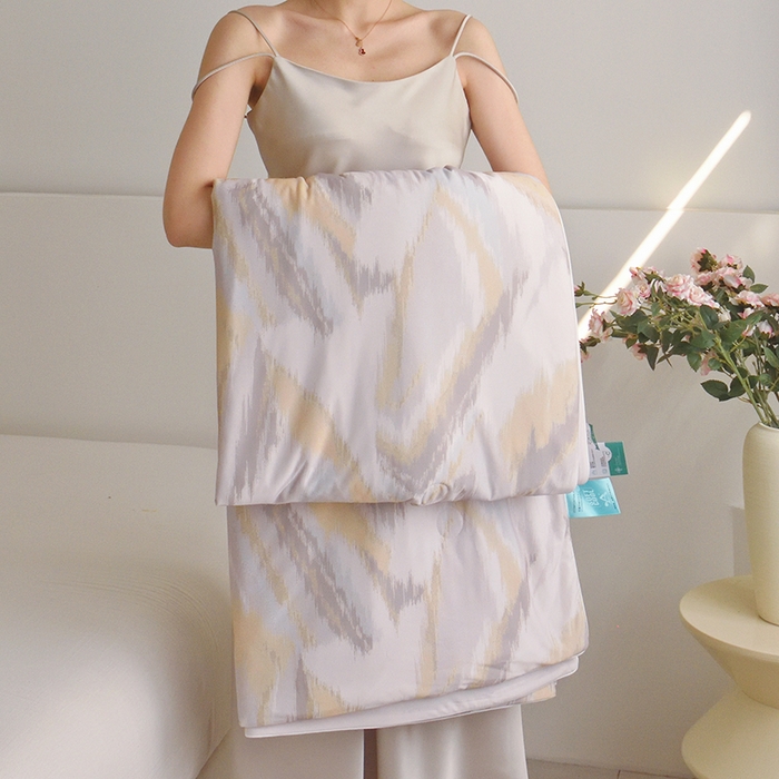 91家纺网 家纺一手货源 找家纺 梦恬佳 2025新款印花凉感丝夏凉被 佩兹利