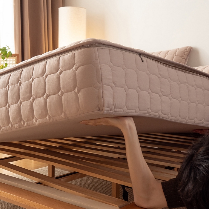 91家纺网 家纺一手货源 找家纺 叠派家纺 2025新款5A抗菌A类夹棉床笠经典款防水款系列 五面夹棉-经典格奶昔驼