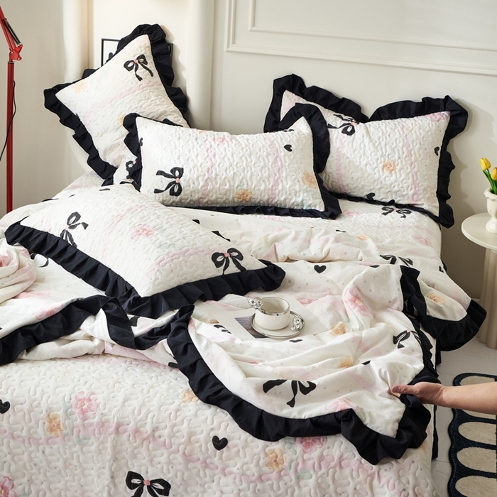 91家纺网 家纺一手货源 找家纺 蝶帕家纺 2025新款法式赫本风韩版花边床盖款夏被四件套 公主梦境