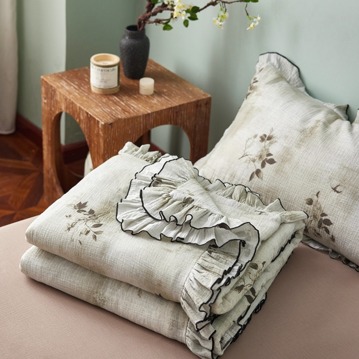 91家纺网 家纺一手货源 找家纺 安莱生活 2025新款全棉精梳棉双层纱绉纱数码印花夏凉被 云屿间-绿  夏被