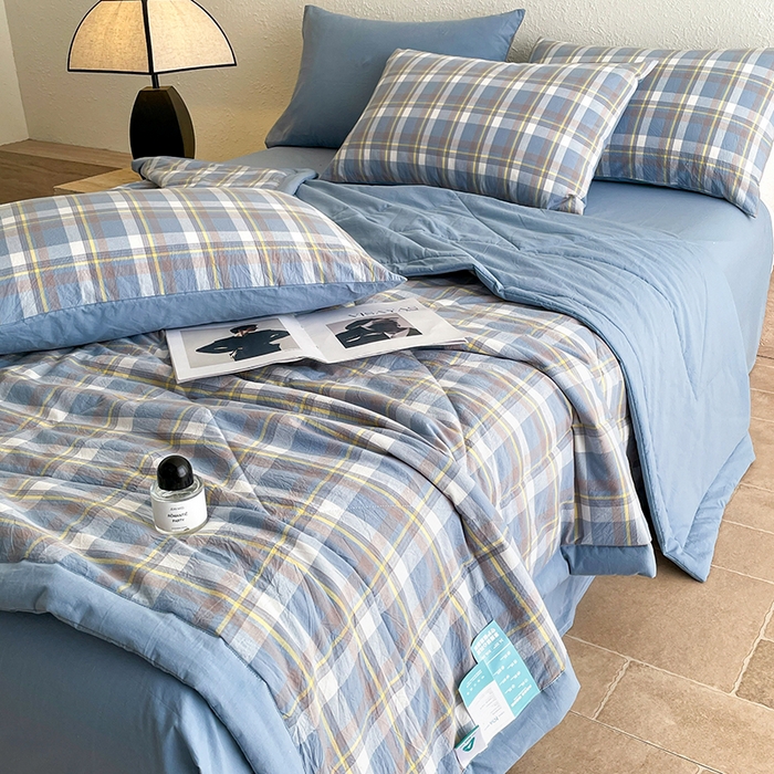 91家纺网 家纺一手货源 找家纺 宝士康家纺 2025新款10A抗菌无印风夏被四件套 天蓝中格