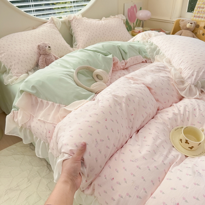 91家纺网 家纺一手货源 找家纺 苏拉家居 2025新款雪纺花边云感提花针织双层纱四件套 粉黛