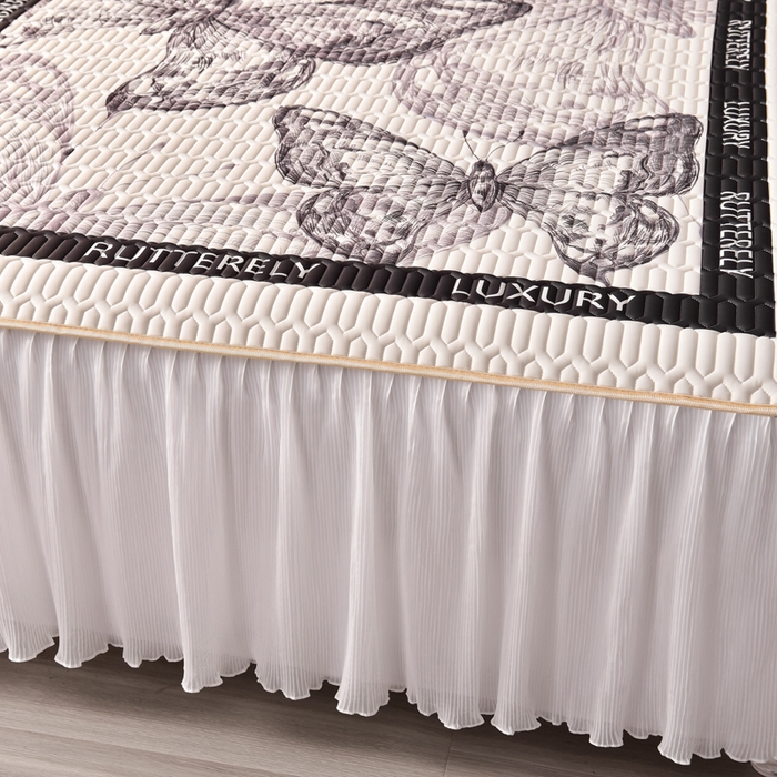 91家纺网 家纺一手货源 找家纺 炫拼家纺 2025新款凉感丝印花床裙款乳胶凉席三件套 梦幻蝶