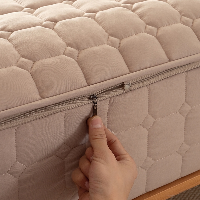 91家纺网 家纺一手货源 找家纺 叠派家纺 2025新款5A抗菌A类夹棉床笠经典款防水款系列 五面夹棉-经典格奶昔驼