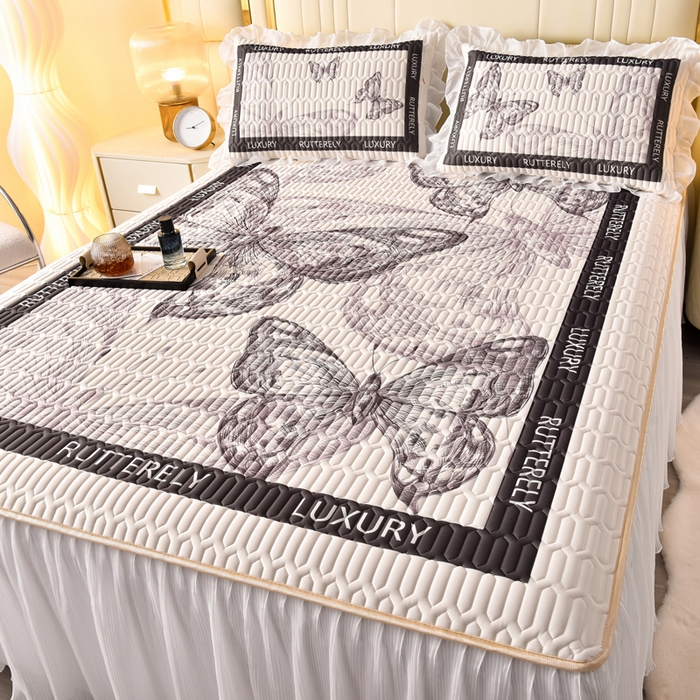 91家纺网 家纺一手货源 找家纺 炫拼家纺 2025新款凉感丝印花床裙款乳胶凉席三件套 梦幻蝶