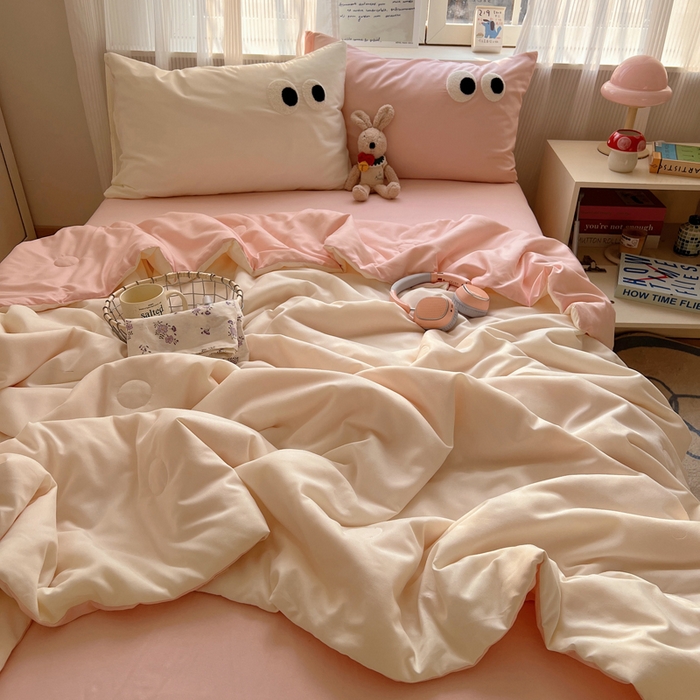 91家纺网 家纺一手货源 找家纺 慕尚家纺 2025新款大眼萌仔夏被 大眼萌 米白粉