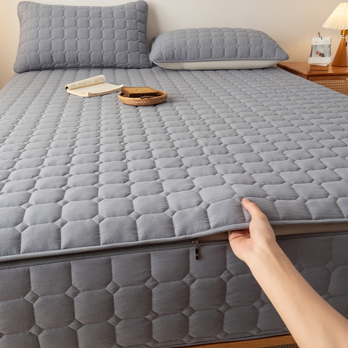 91家纺网 家纺一手货源 找家纺 叠派家纺 2025新款5A抗菌A类夹棉床笠经典款防水款系列 五面夹棉-经典格月光灰