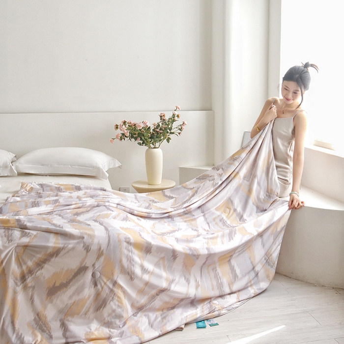 91家纺网 家纺一手货源 找家纺 梦恬佳 2025新款印花凉感丝夏凉被 佩兹利