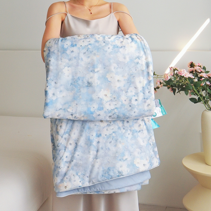 91家纺网 家纺一手货源 找家纺 梦恬佳 2025新款印花凉感丝夏凉被 桃花源绿