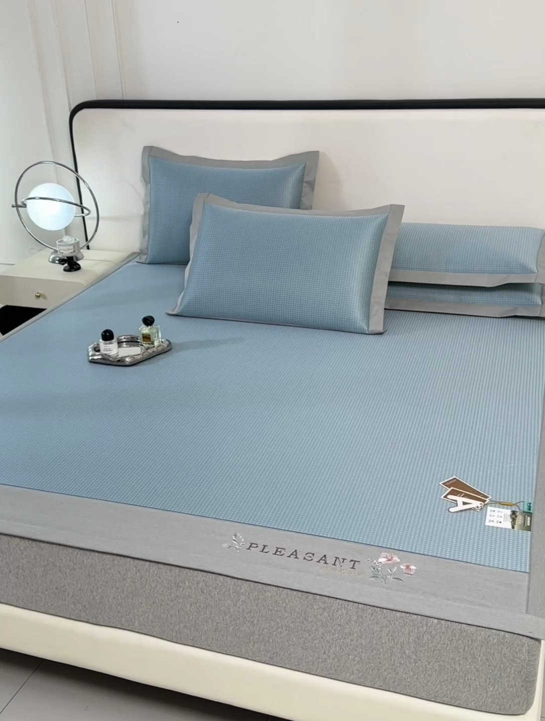 91家纺网 家纺一手货源 找家纺 小牛席业 2025新款华夫格-鲜花清凉冰丝席凉席席子系列 蓝色