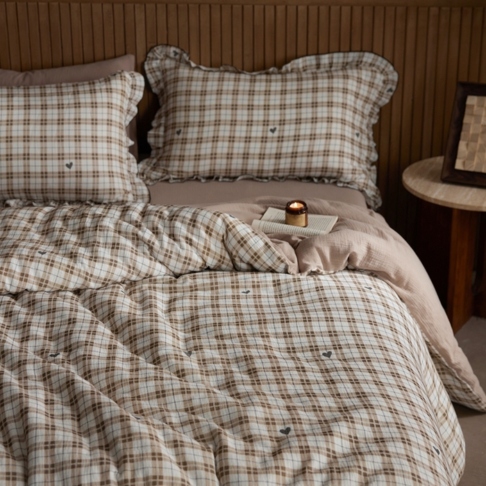 91家纺网 家纺一手货源 找家纺 安莱生活 2025新款全棉精梳棉双层纱绉纱数码印花四件套 海派甜心-卡其