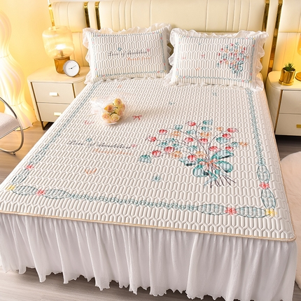 91家纺网 家纺一手货源 找家纺 （总）炫拼家纺 2025新款凉感丝印花床裙款乳胶凉席三件套