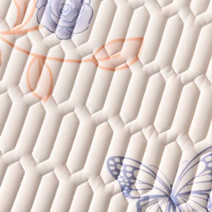 91家纺网 家纺一手货源 找家纺 炫拼家纺 2025新款凉感丝印花床裙款乳胶凉席三件套 蝶恋