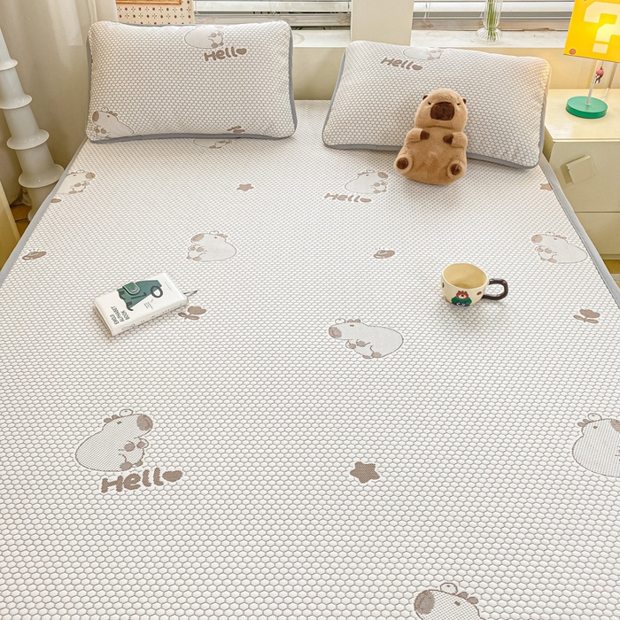 91家纺网 家纺一手货源 找家纺 春寻家纺 2025新款冰豆豆冰丝凉席-卡皮巴拉系列 床单款-卡皮巴拉-咖