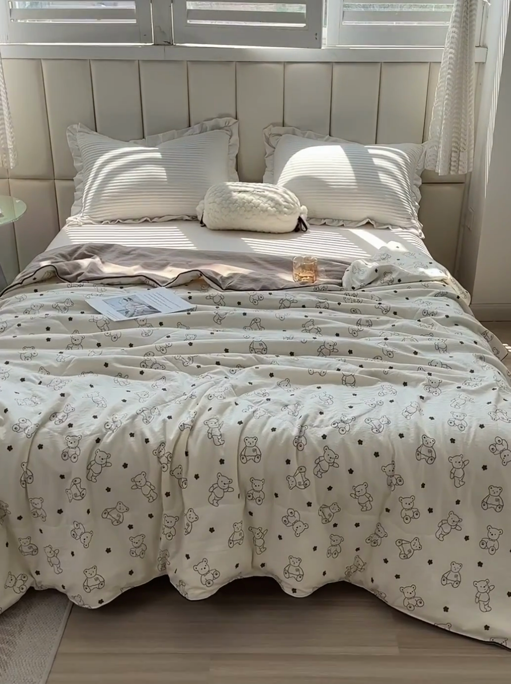 91家纺网 家纺一手货源 找家纺 富艺隆 2025新款A类水洗棉双层纱夏被水洗棉麻空调被直播爆款大豆夏被 小熊院长