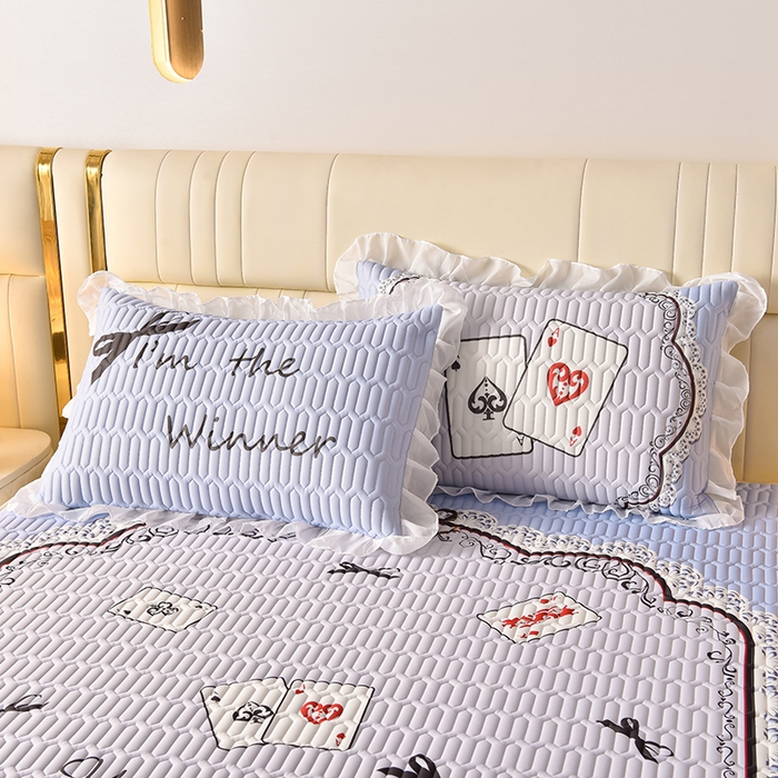 91家纺网 家纺一手货源 找家纺 炫拼家纺 2025新款凉感丝印花床裙款乳胶凉席三件套 雅典娜