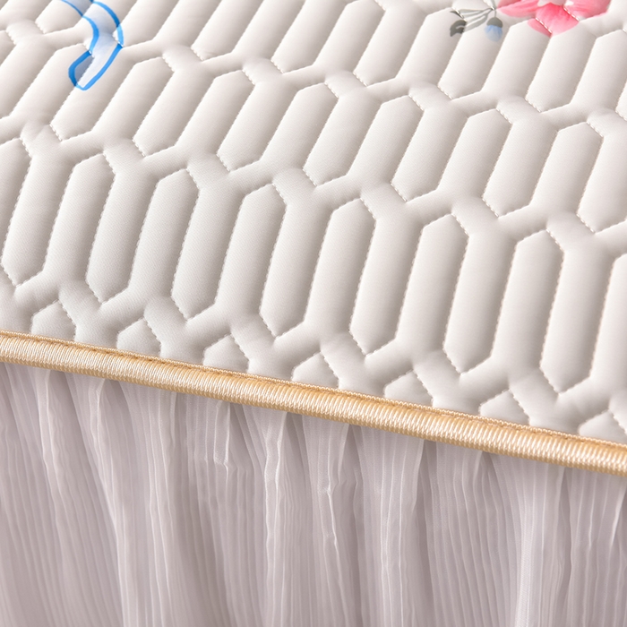 91家纺网 家纺一手货源 找家纺 炫拼家纺 2025新款凉感丝印花床裙款乳胶凉席三件套 彼得花园