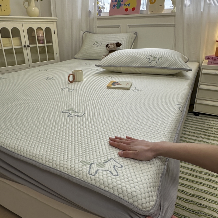 91家纺网 家纺一手货源 找家纺 金爱家 2025新款430克中分子豆豆席凉席席子 豆豆席-爱马仕绿