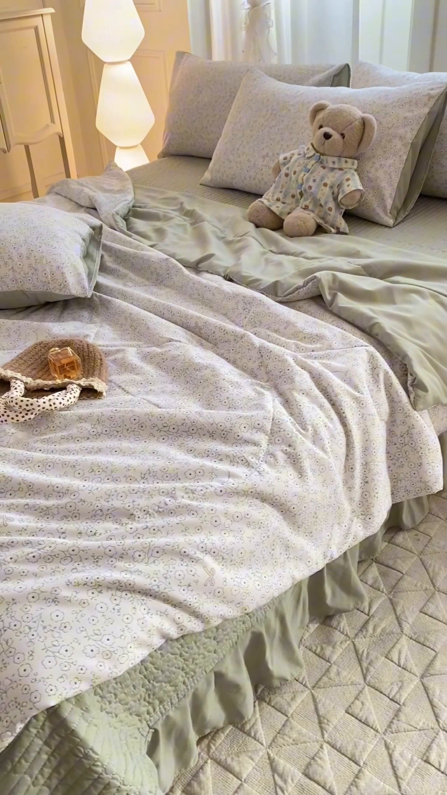 91家纺网 家纺一手货源 找家纺 一比一家纺 2025新款针织双层纱夏被床盖四件套单夏被单床盖单品 花与兔