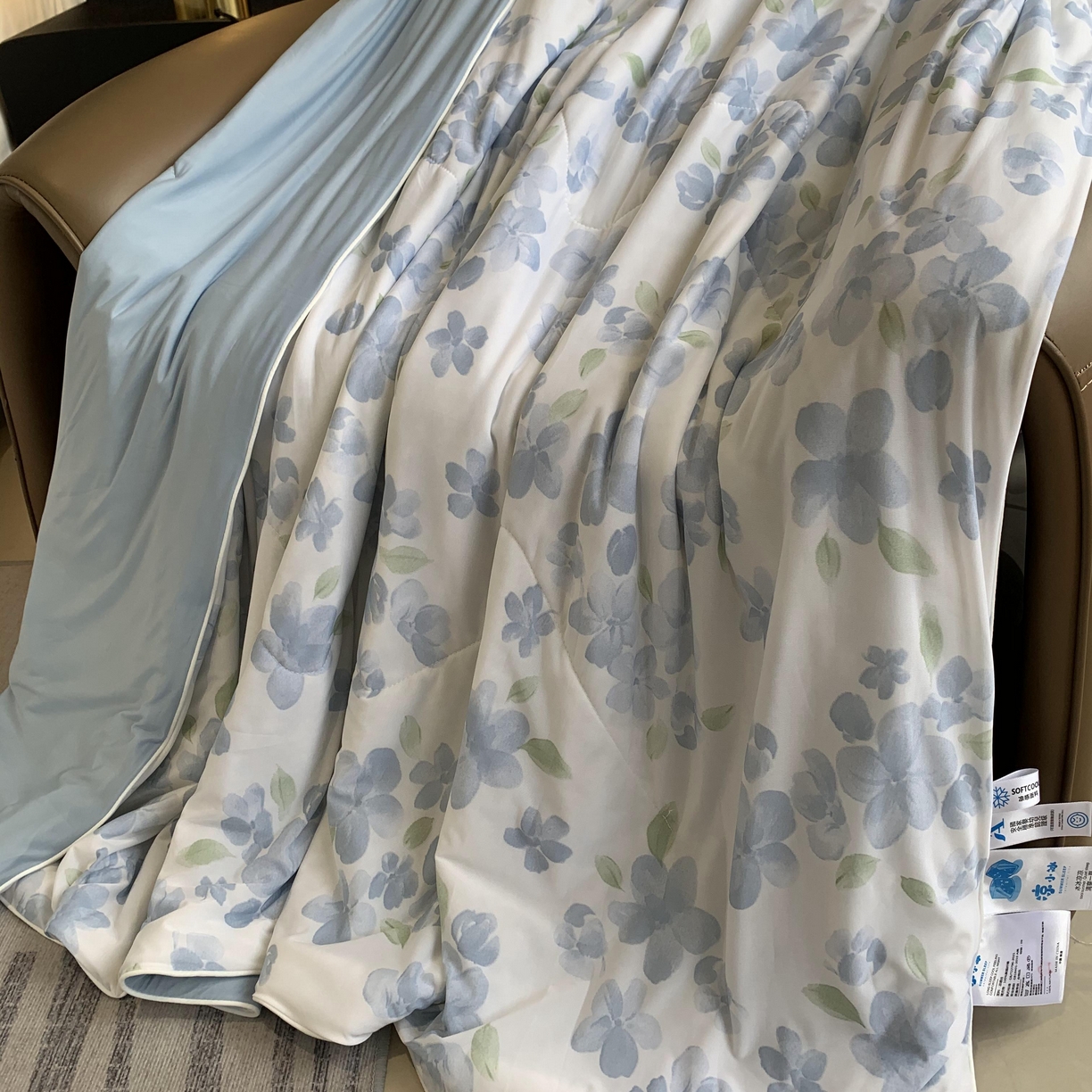 91家纺网 家纺一手货源 找家纺 2025新款小冰皮夏凉被锦纶氨纶面料空调夏被凉感丝单夏被空调被 清凉一夏蓝