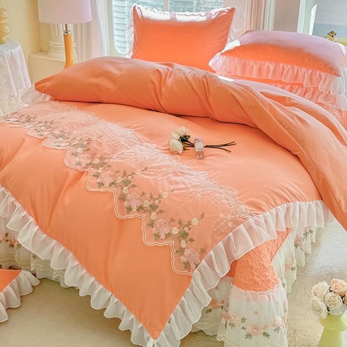 91家纺网 家纺一手货源 找家纺 大麦家纺2025新款年新款亲肤花边款床盖四件套  甜心小姐-落日橘