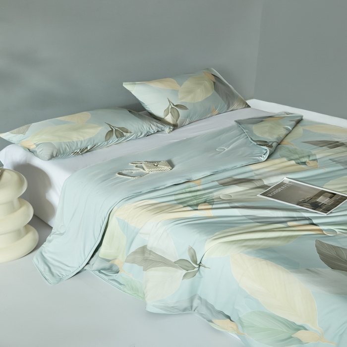 91家纺网 家纺一手货源 找家纺 2025春夏新款100%双面锦纶美式印花夏被凉感空调被 清新叶语