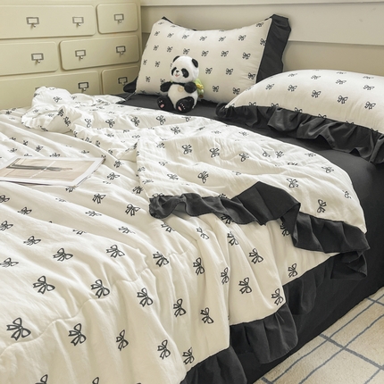 91家纺网 家纺一手货源 找家纺 （总）老K (原美阁） 2025新款 法式黑边夏被四件套赫本风空调被四件套