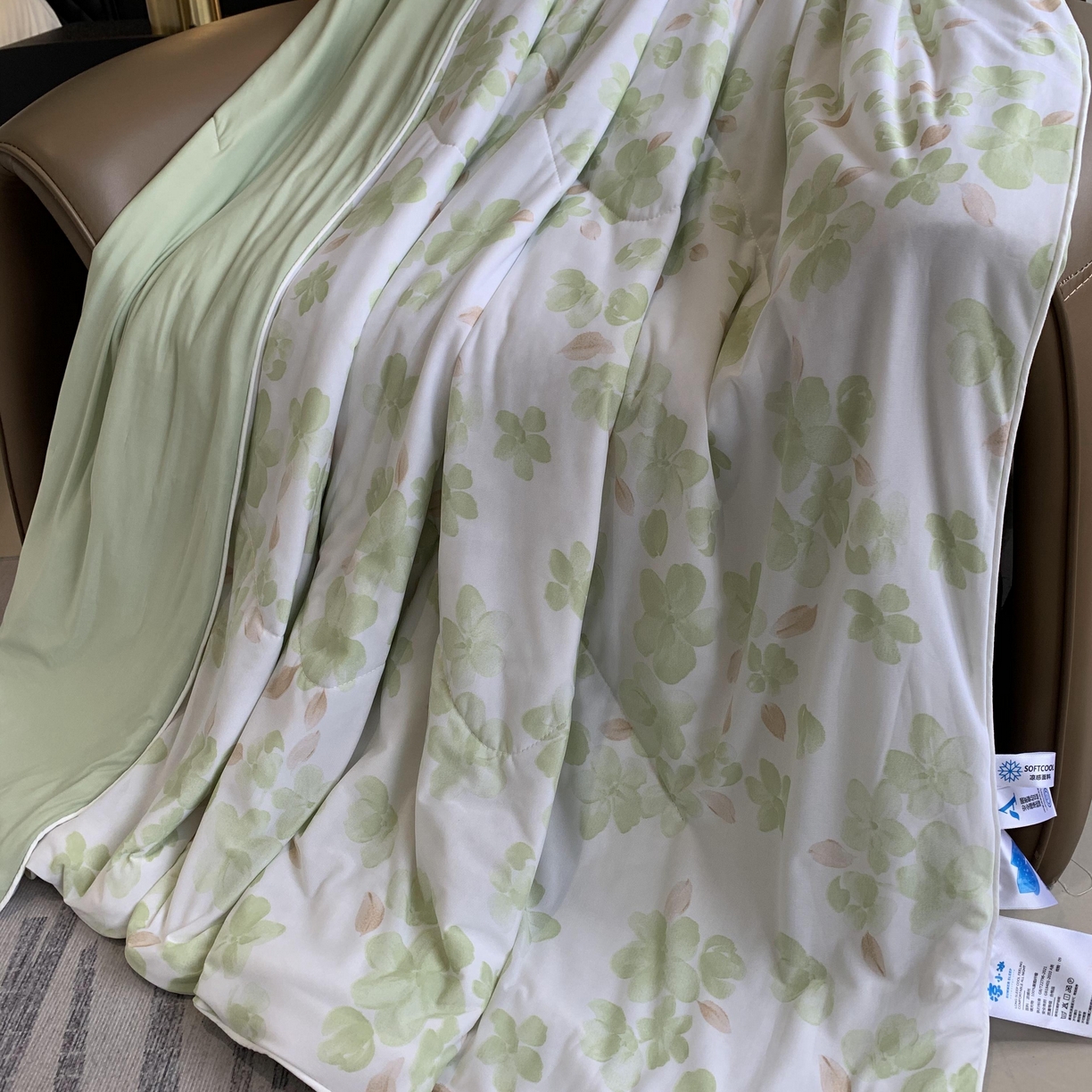 91家纺网 家纺一手货源 找家纺 2025新款小冰皮夏凉被锦纶氨纶面料空调夏被凉感丝单夏被空调被 清凉一夏绿