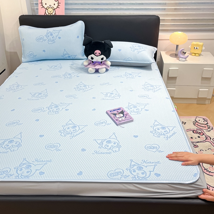 91家纺网 家纺一手货源 找家纺 2025新款三丽鸥正版授权A类提花冰豆豆凉席平铺款床笠款系列_1409 冰豆豆-库洛米-蓝