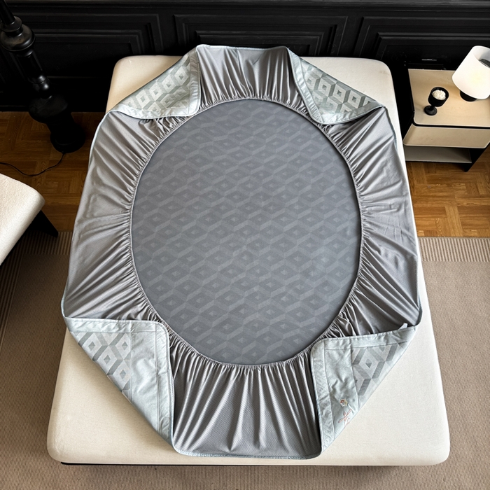 91家纺网 家纺一手货源 找家纺 鑫琪莱家纺 2025新款冰柔凉感丝凉席席子三件套 摩登立方-灰-床笠款