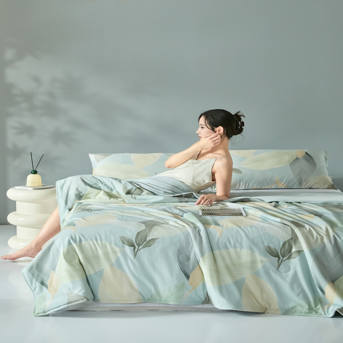 91家纺网 家纺一手货源 找家纺 2025春夏新款100%双面锦纶美式印花夏被凉感空调被 清新叶语