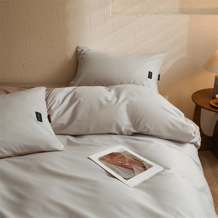 91家纺网 家纺一手货源 找家纺 启程2025新款全棉纯色双拼无印风四件套 绅士灰+杏仁