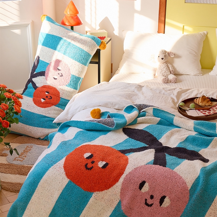 91家纺网 家纺一手货源 找家纺 （总）暖绵绵家纺 2025新款俏皮樱桃遇上条纹半边绒针织盖毯-慕樱