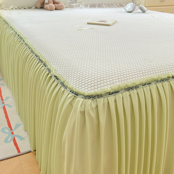 91家纺网 家纺一手货源 找家纺 梦舒羽 2025春夏新款冰豆豆凉席席子-床裙款 凉豆豆-小熊绿