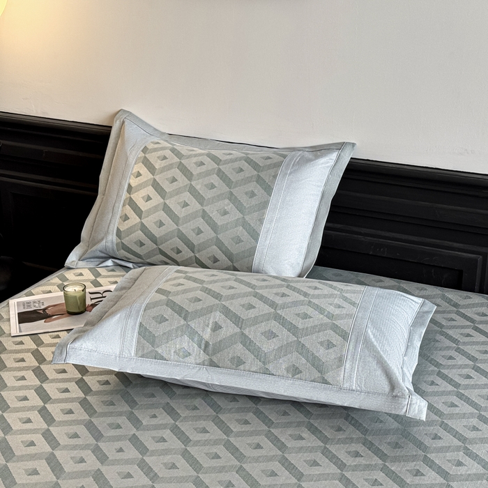 91家纺网 家纺一手货源 找家纺 鑫琪莱家纺 2025新款冰柔凉感丝凉席席子三件套 摩登立方-灰-床笠款