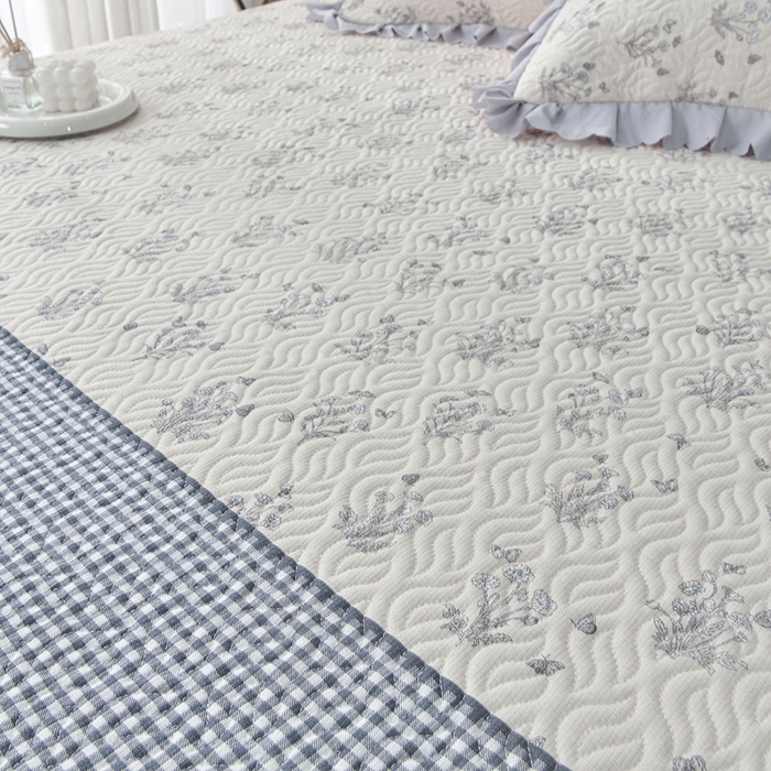 91家纺网 家纺一手货源 找家纺 梦柏 2025新款韩版双层纱夹棉绗缝床盖夏被四件套 芳香