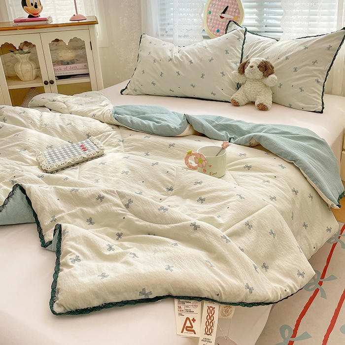 91家纺网 家纺一手货源 找家纺 优承佳生活馆 2025新款云感双层纱浪漫小花边抗菌夏被子被芯 爱心蝴蝶结