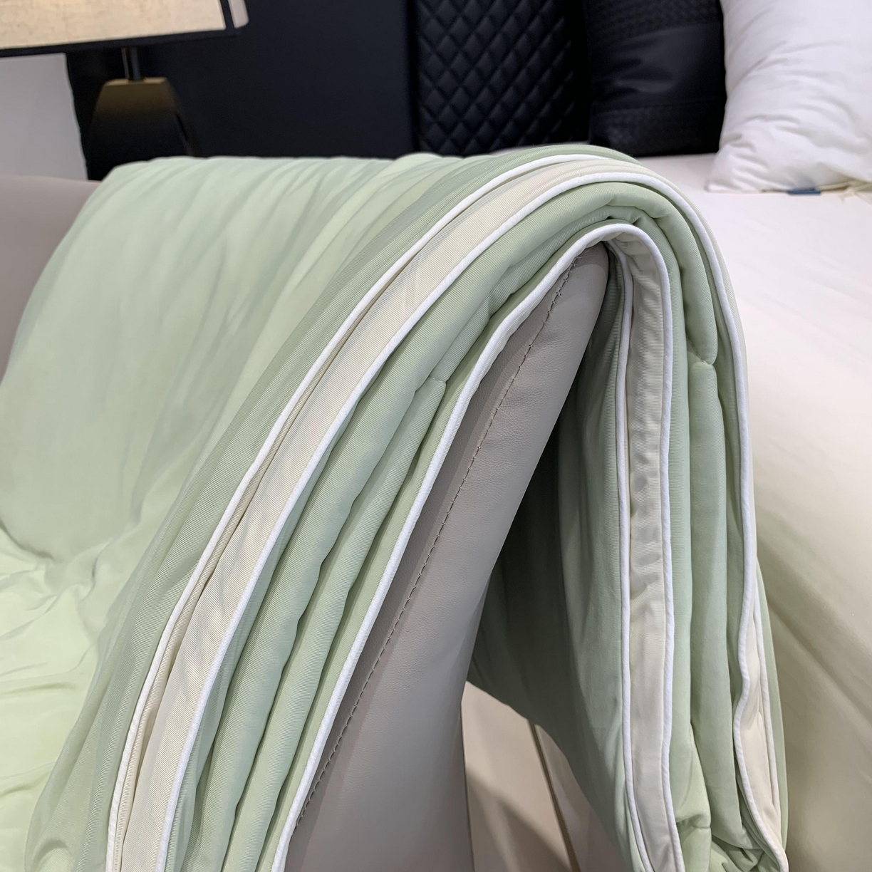 91家纺网 家纺一手货源 找家纺 2025新款小冰皮夏凉被锦纶氨纶面料空调夏被凉感丝单夏被空调被 薄荷奶绿