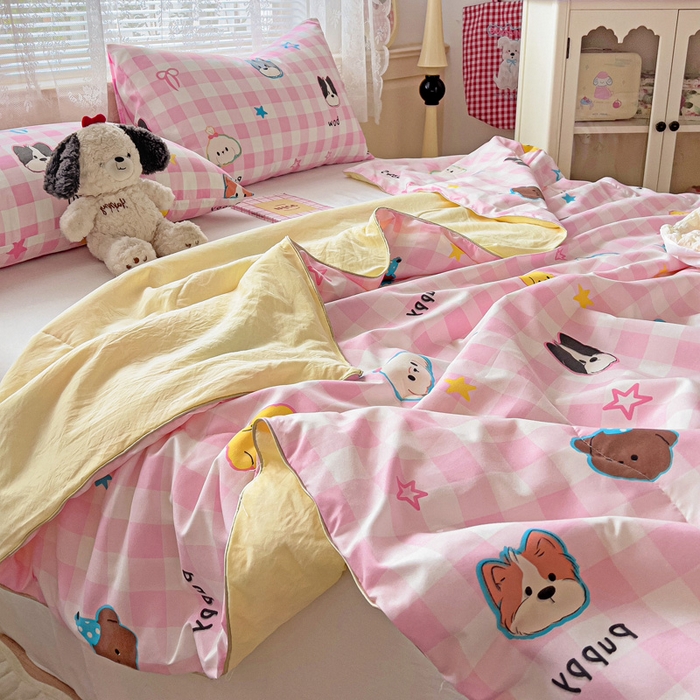 91家纺网 家纺一手货源 找家纺 2025春夏新款嵌绳款云柔水洗棉单夏被夏凉被空调被 嵌绳夏被-粉格小狗