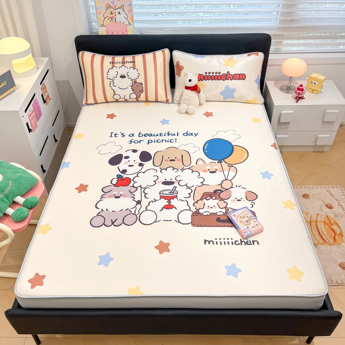 91家纺网 家纺一手货源 找家纺 暮思家居 2025新款正版miiiiichan可爱卡通大版数码印花A类1200D冰丝凉席三件套平铺床笠 心愿小狗