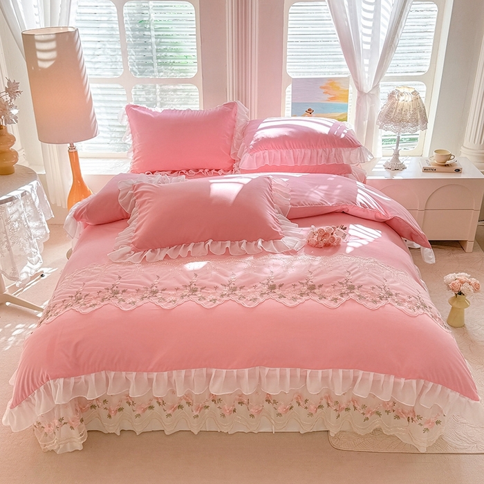 91家纺网 家纺一手货源 找家纺 大麦家纺2025新款年新款亲肤花边款床盖四件套  甜心小姐-樱花粉