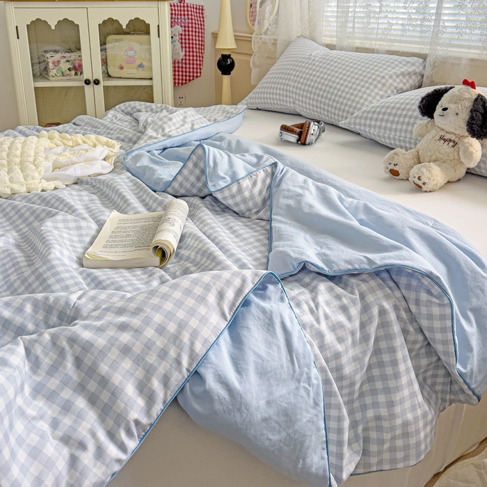 91家纺网 家纺一手货源 找家纺 2025春夏新款嵌绳款云柔水洗棉单夏被夏凉被空调被 嵌绳夏被-小格浅兰