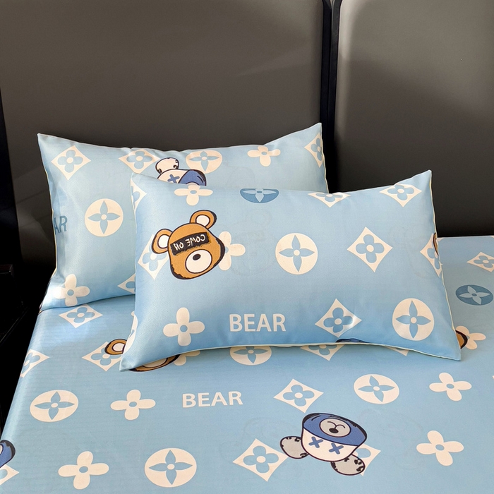 91家纺网 家纺一手货源 找家纺 纽缦家纺 2025新款印花冰丝床笠 软萌熊宝蓝