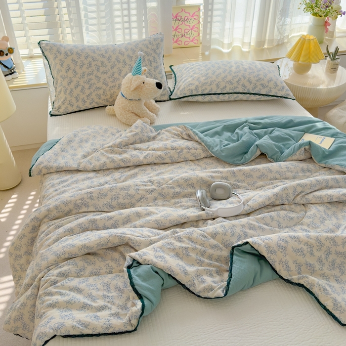 91家纺网 家纺一手货源 找家纺 贝扬思 2025新款云感双层纱抗菌花边夏被 蓝色泡泡