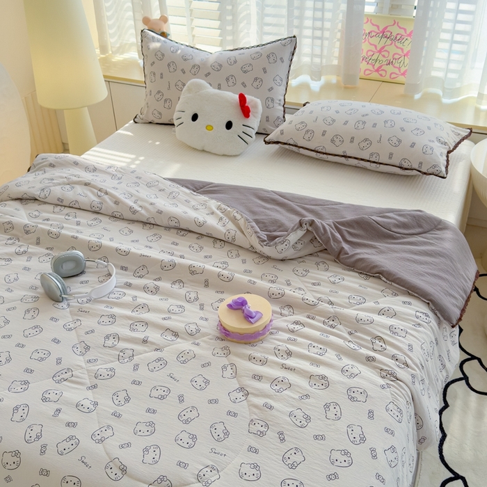 91家纺网 家纺一手货源 找家纺 贝扬思 2025新款云感双层纱抗菌花边夏被 灰云猫猫