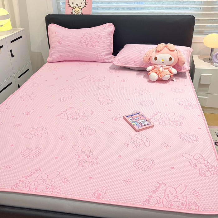 91家纺网 家纺一手货源 找家纺 2025新款三丽鸥正版授权A类提花冰豆豆凉席平铺款床笠款系列_1409 冰豆豆-美乐蒂-粉