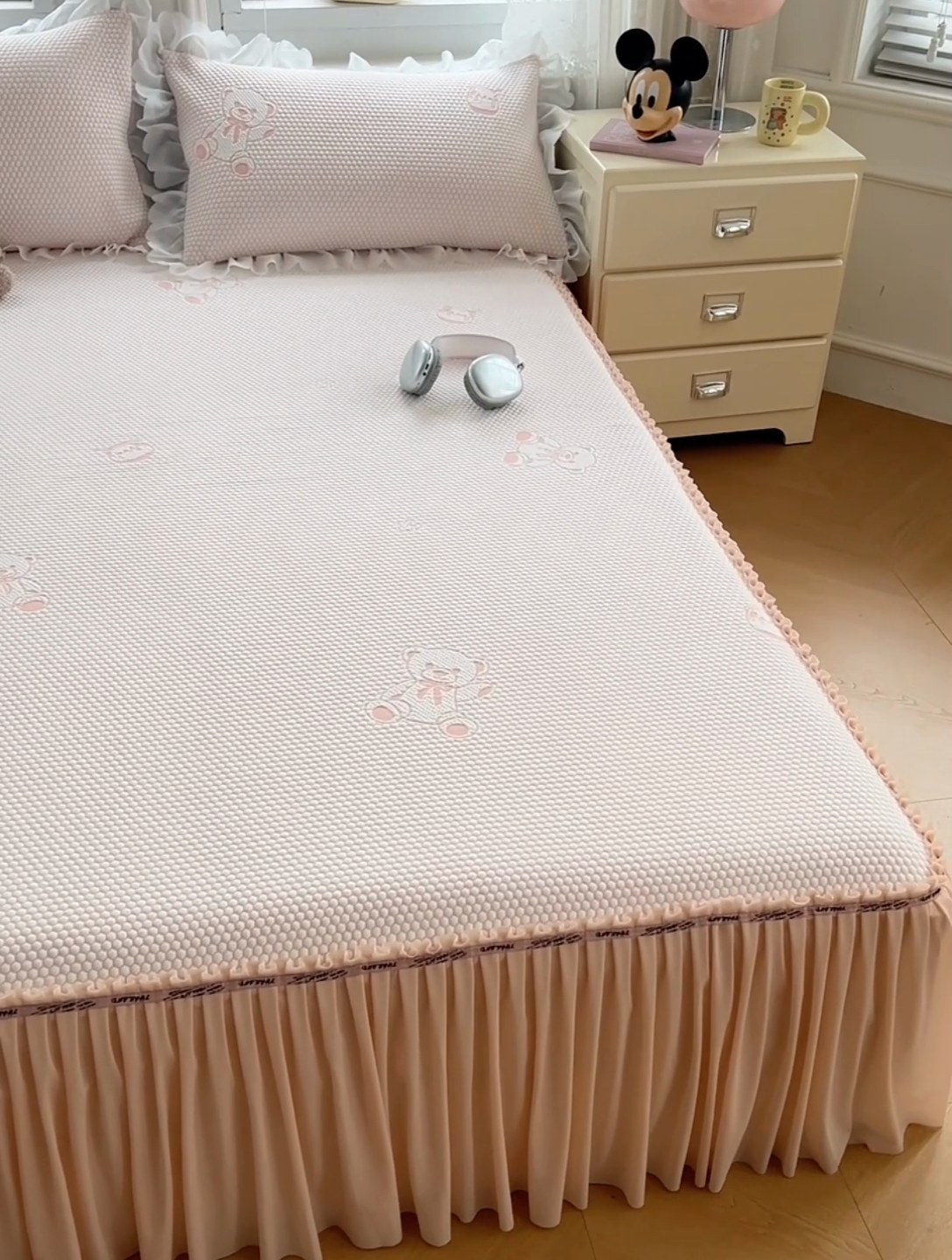 91家纺网 家纺一手货源 找家纺 （总）梦舒羽 2025春夏新款冰豆豆凉席席子-床裙款