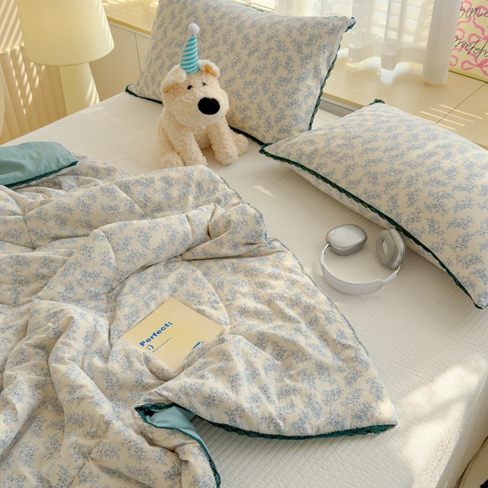 91家纺网 家纺一手货源 找家纺 贝扬思 2025新款云感双层纱抗菌花边夏被 蓝色泡泡