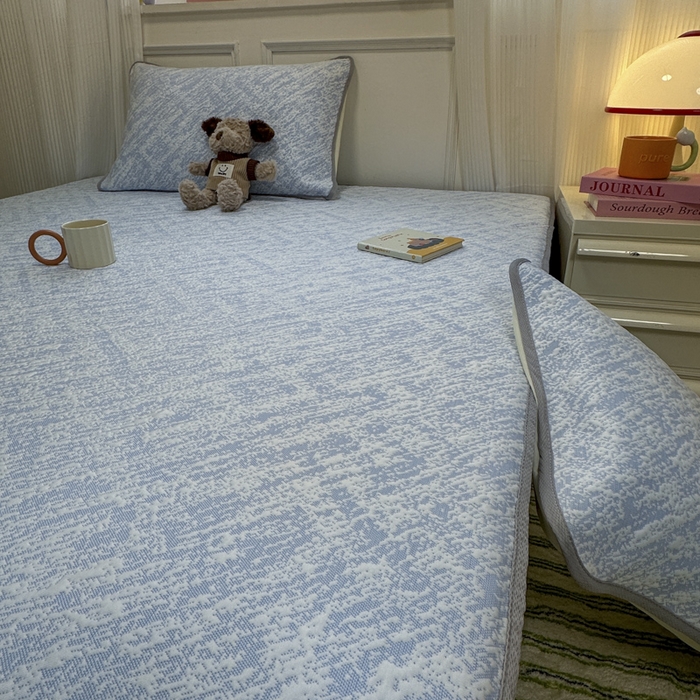 91家纺网 家纺一手货源 找家纺 金爱家 2025新款430克中分子豆豆席凉席席子 豆豆席-流金岁月蓝